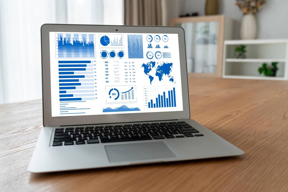 Analyse-des-données-configurer google-analytics écran d'ordinateur portable sur un bureau